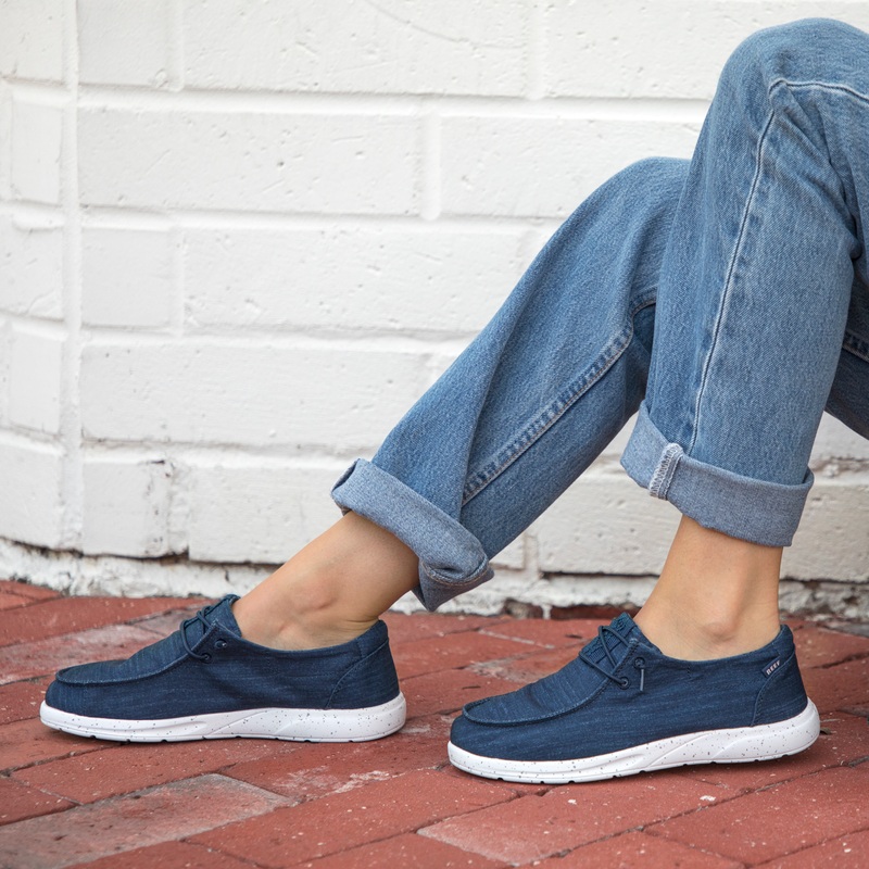 Women's Reef Cushion Coast Sneakers Navy | OCHOowmvS8J